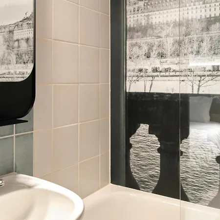 Campanile Prime - 15 Tour Eiffel 酒店 3*