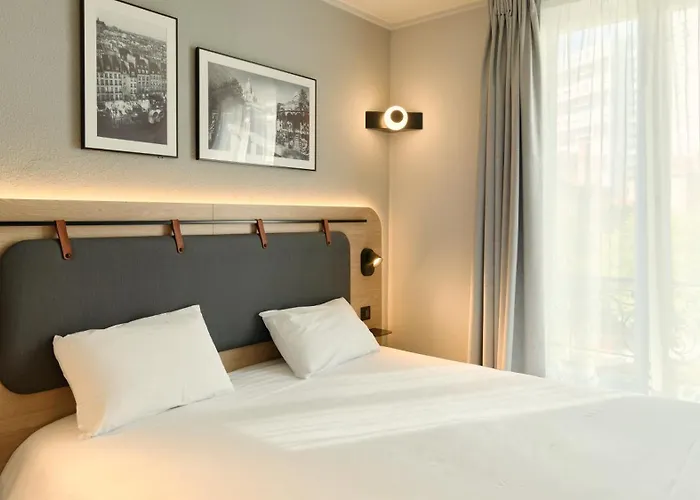Campanile Prime - 15 Tour Eiffel 3*