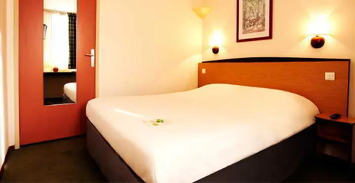 Hotel Campanile Prime - 15 Tour Eiffel 3*