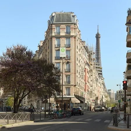 Hotel Campanile Prime - 15 Tour Eiffel 2*