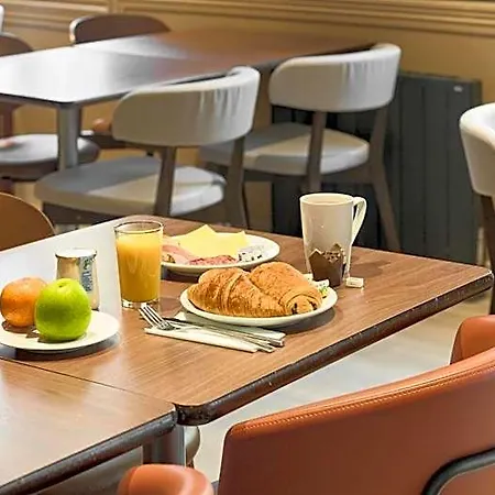 Hotel Campanile Prime - 15 Tour Eiffel 3*