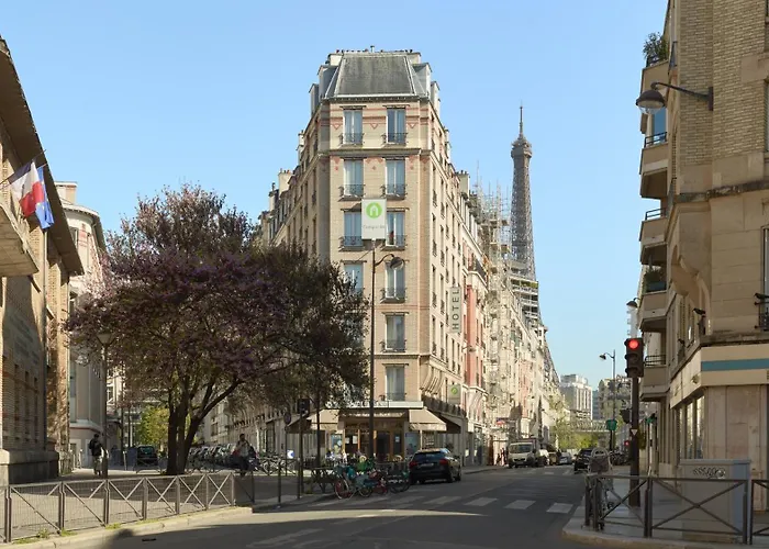 Hotel Campanile Prime - 15 Tour Eiffel 3*