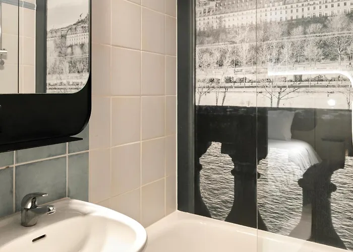 Campanile Prime - 15 Tour Eiffel Hotel 3*