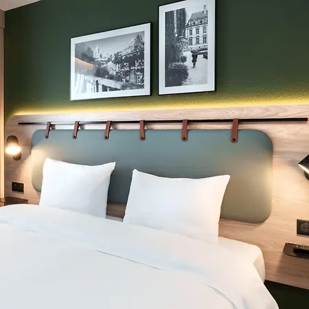 Campanile 15 - Tour Eiffel Hotel 2*